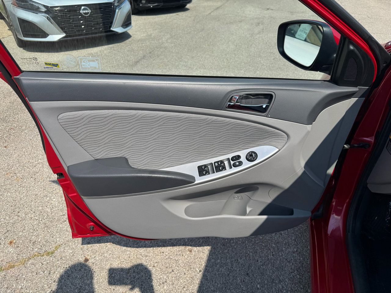 Used 2013 Hyundai Accent GLS w/ Premium Pkg image 10