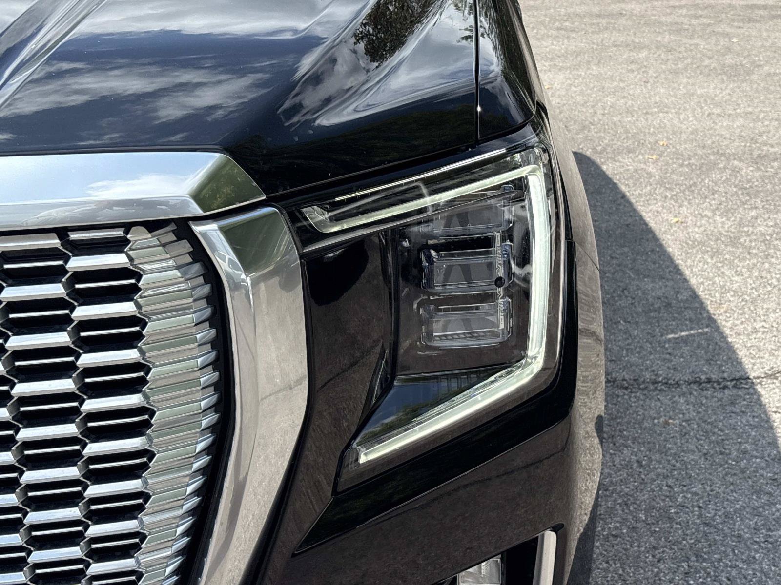 Used 2024 GMC Yukon Denali w/ Advanced Technology Package AWD/4WD image 11