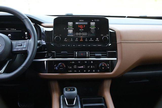 Used 2025 Nissan Pathfinder Platinum AWD/4WD image 27