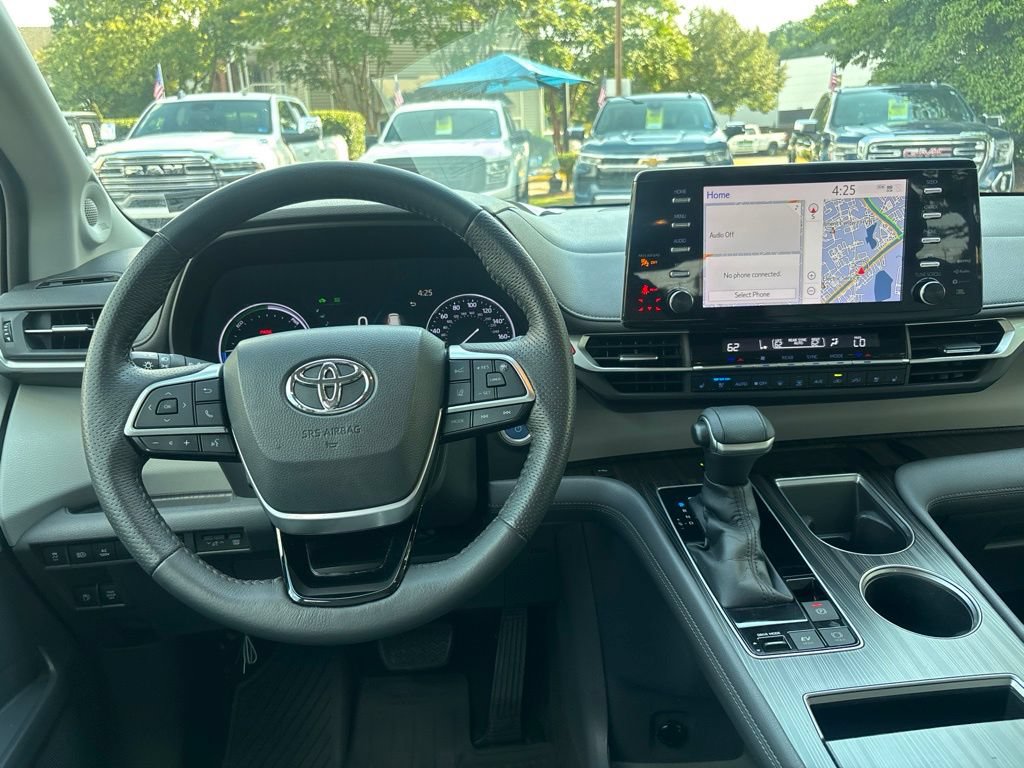 Used 2021 Toyota Sienna Limited FWD image 10