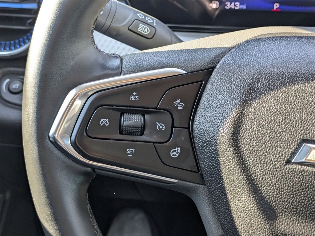 Used 2025 Chevrolet Trax LT w/ LT Convenience Package image 16