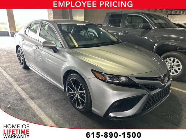 Used 2023 Toyota Camry SE FWD image 1