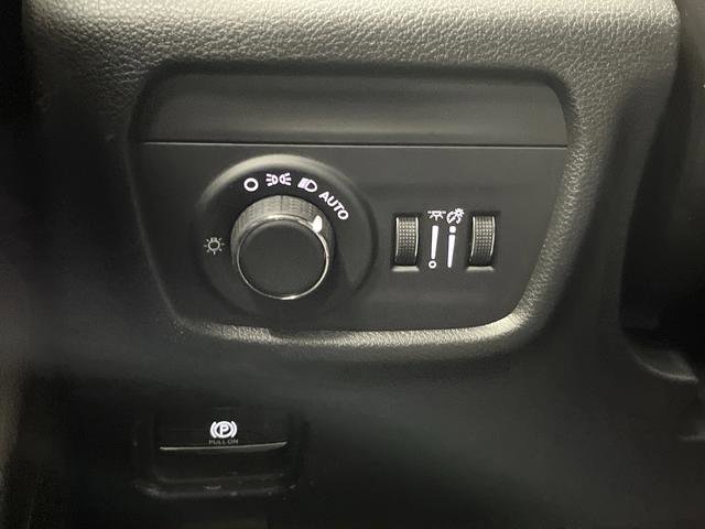 New 2026 Jeep Grand Cherokee Altitude image 25