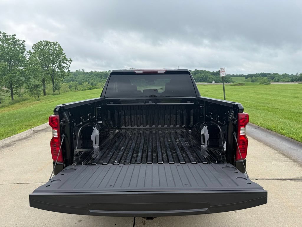 Used 2023 Chevrolet Silverado 1500 LT AWD/4WD image 6