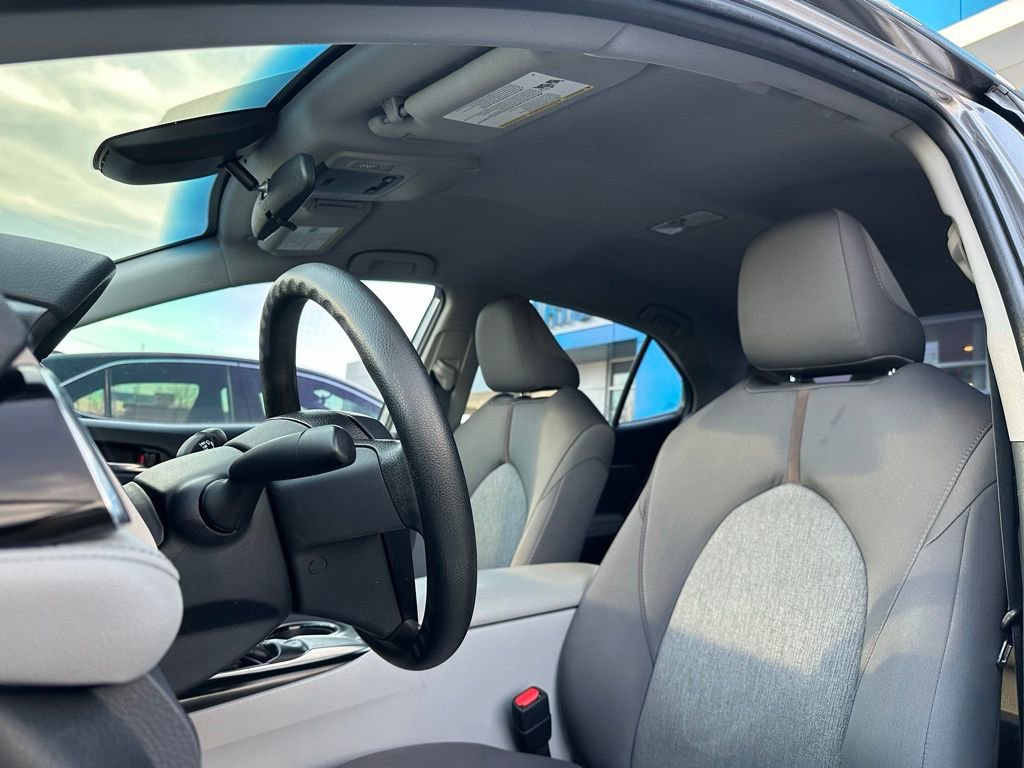 Used 2018 Toyota Camry L image 14