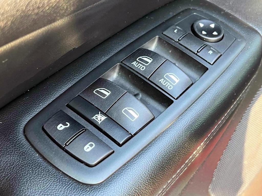 Used 2020 Jeep Grand Cherokee Laredo w/ Security & Convenience Group AWD/4WD image 19