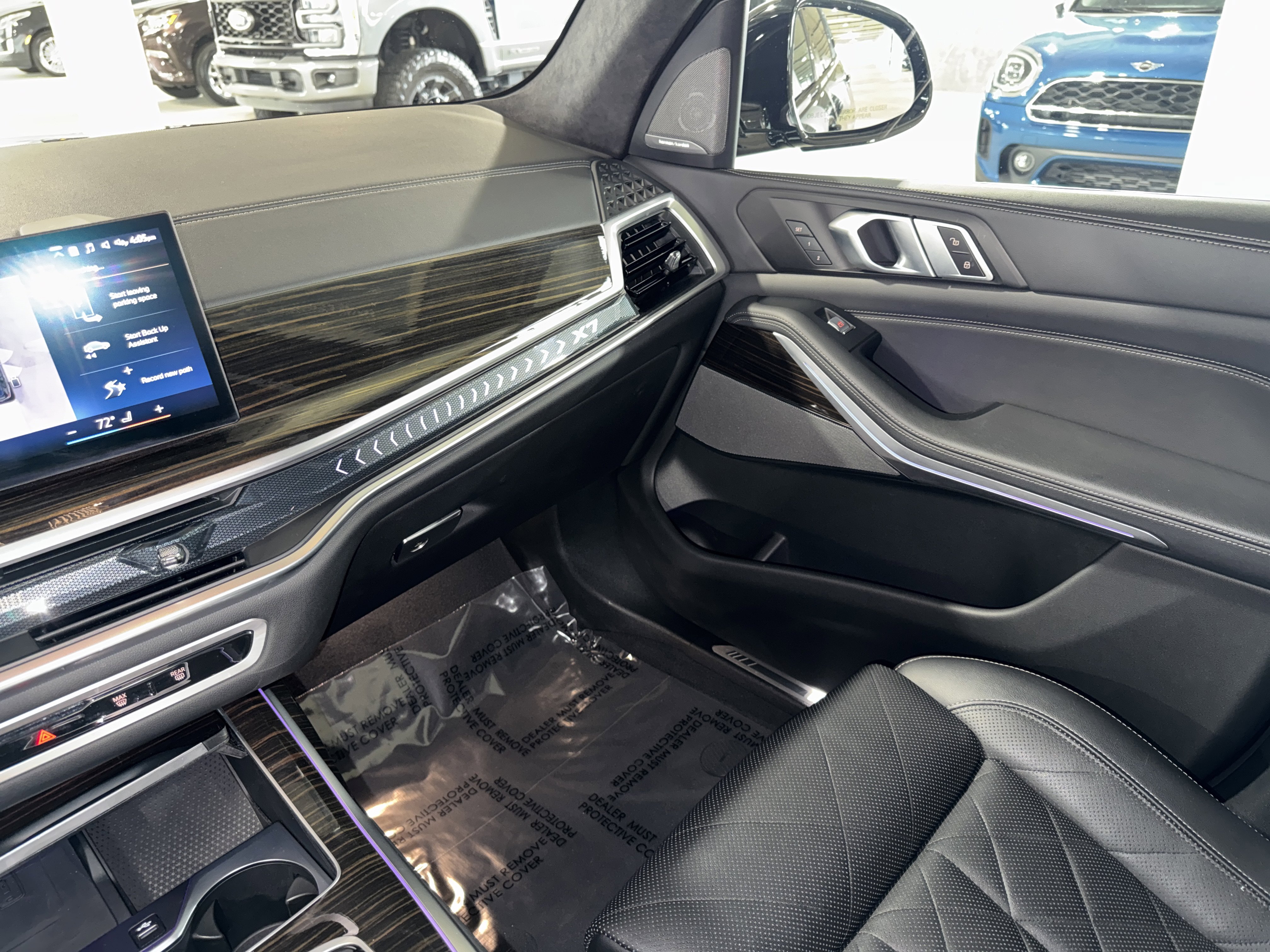 Certified 2025 BMW X7 xDrive40i w/ M Sport Package image 31