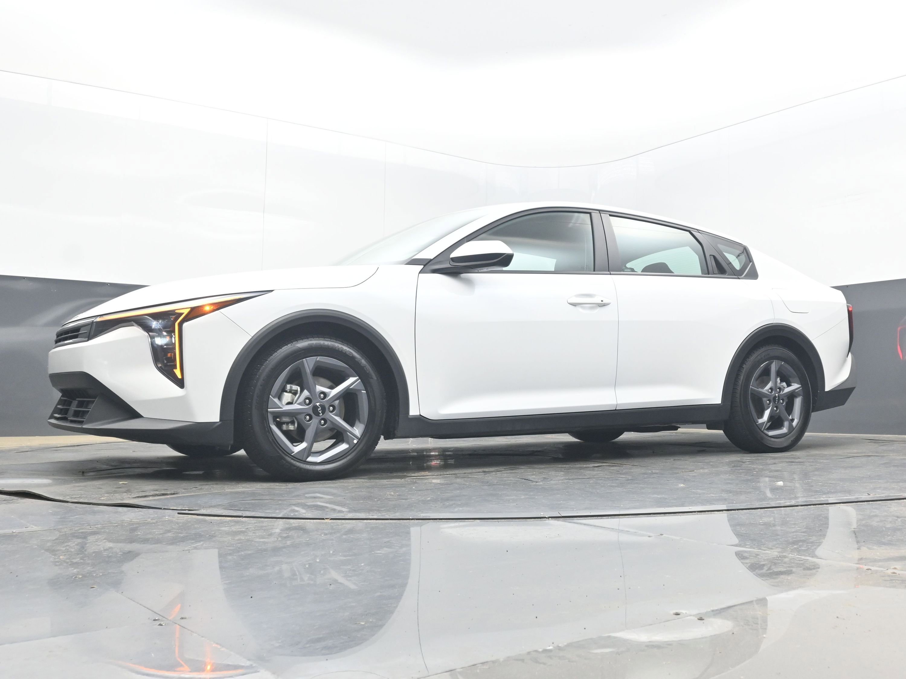 Used 2025 Kia K4 FWD image 26