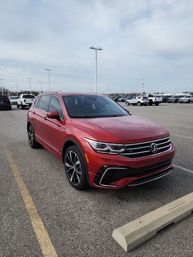 Used 2024 Volkswagen Tiguan SEL R-Line AWD/4WD image 1