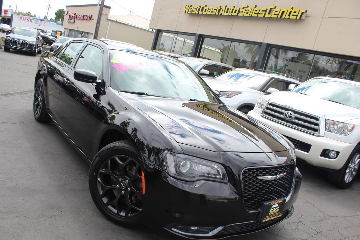 Used 2019 Chrysler 300 S AWD/4WD image 35