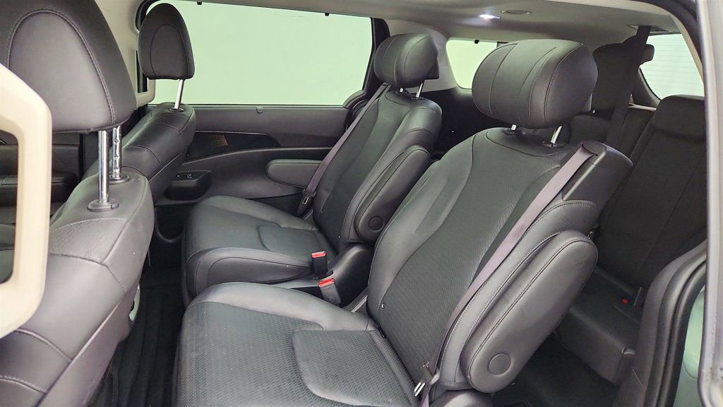 Used 2025 Kia Carnival SX Prestige image 18