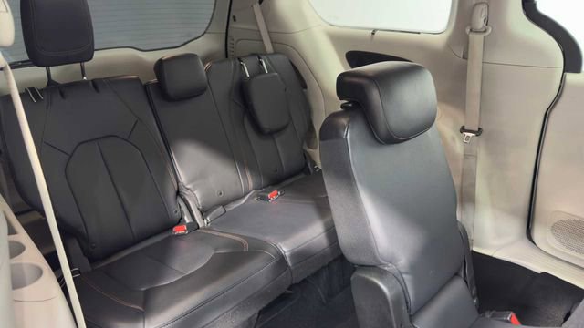Used 2019 Chrysler Pacifica Touring-L Plus w/ Tire & Wheel Group image 17