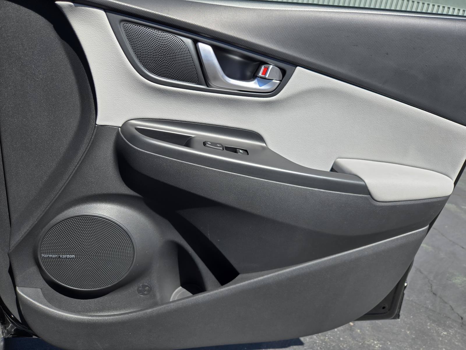 Used 2022 Hyundai Kona Limited FWD image 33