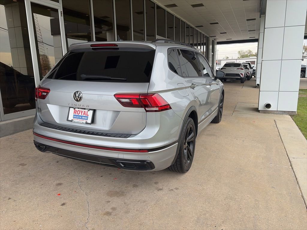 Used 2023 Volkswagen Tiguan SE R-Line image 5