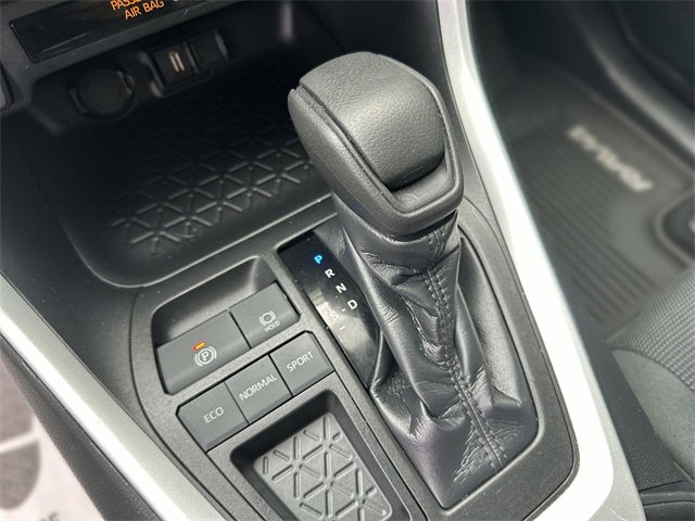 Used 2021 Toyota RAV4 LE image 21