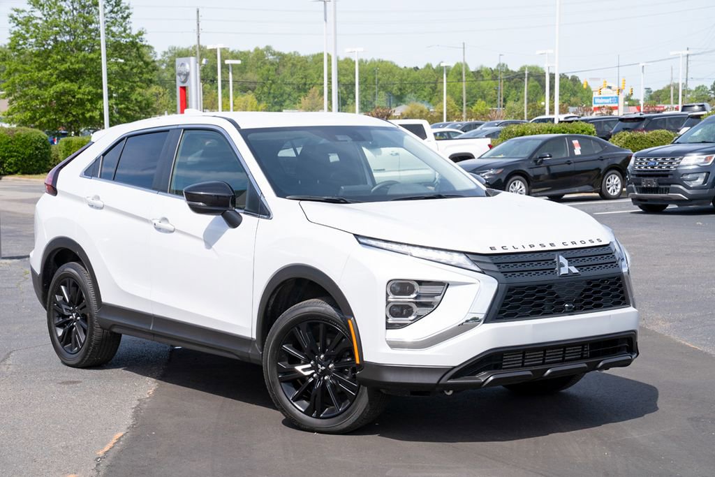 Used 2024 Mitsubishi Eclipse Cross LE image 1