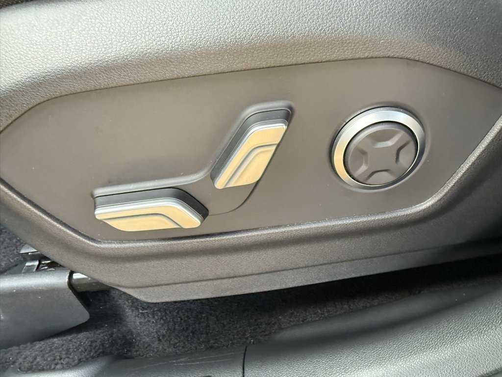 Used 2025 Hyundai Santa Fe Limited image 10