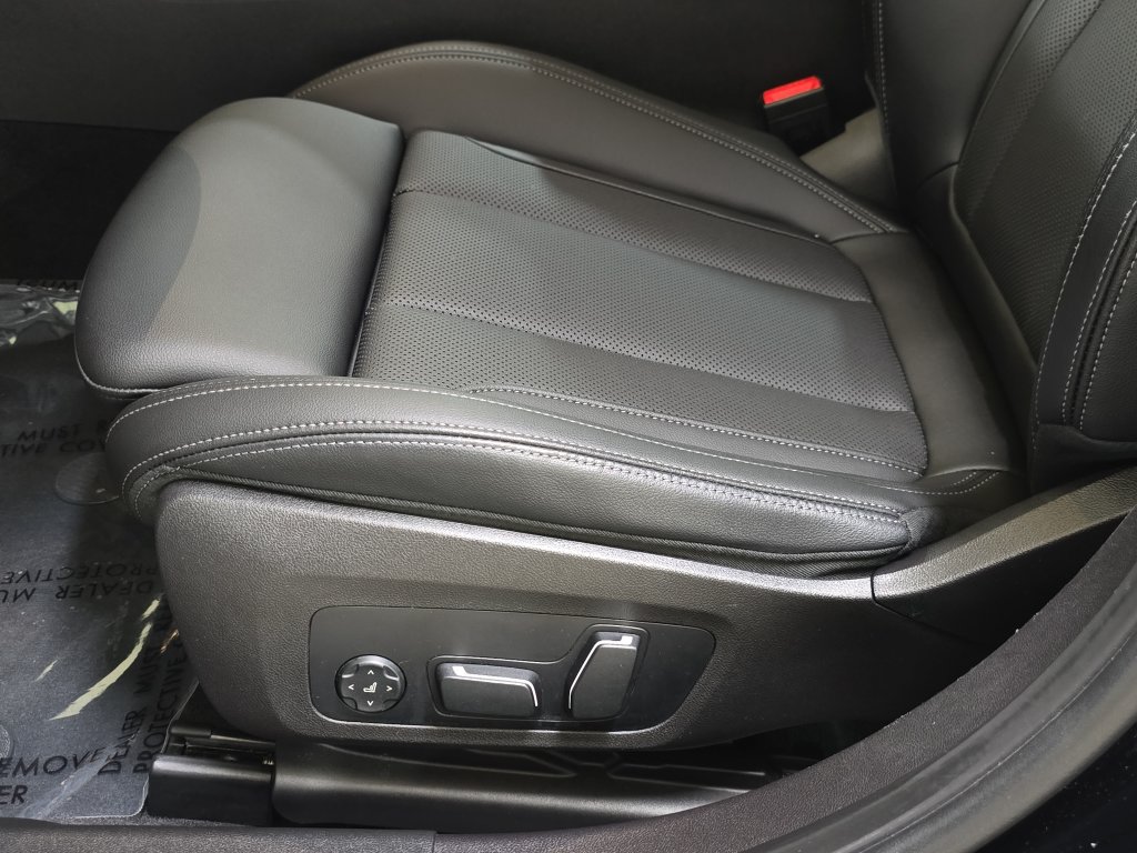 Certified 2024 BMW 330i Sedan w/ Premium Package RWD image 28