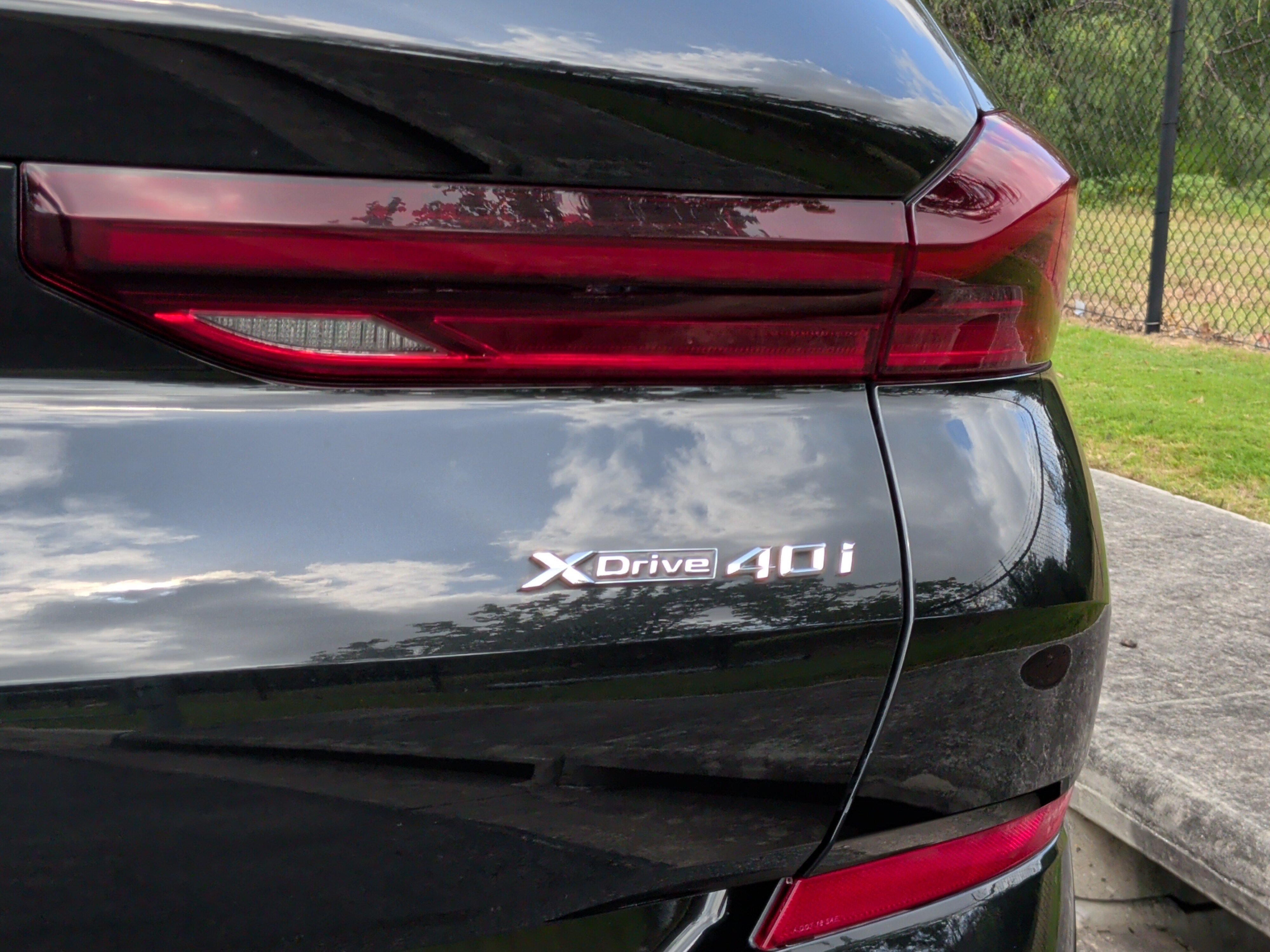 Used 2024 BMW X6 xDrive40i w/ M Sport Professional Package AWD/4WD image 11