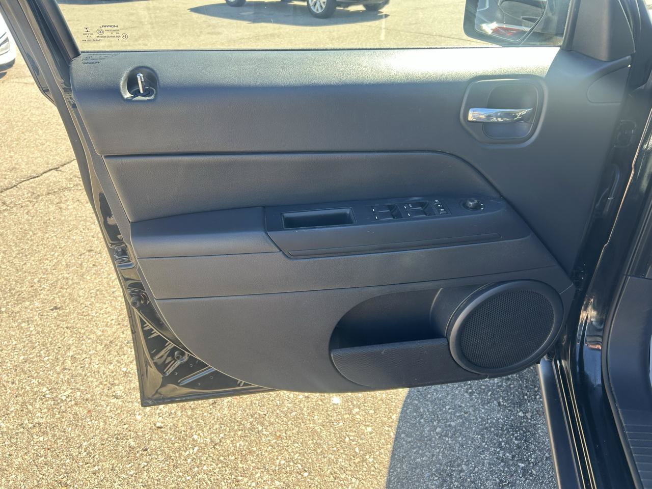 Used 2017 Jeep Patriot Sport w/ Power Value Group AWD/4WD image 14