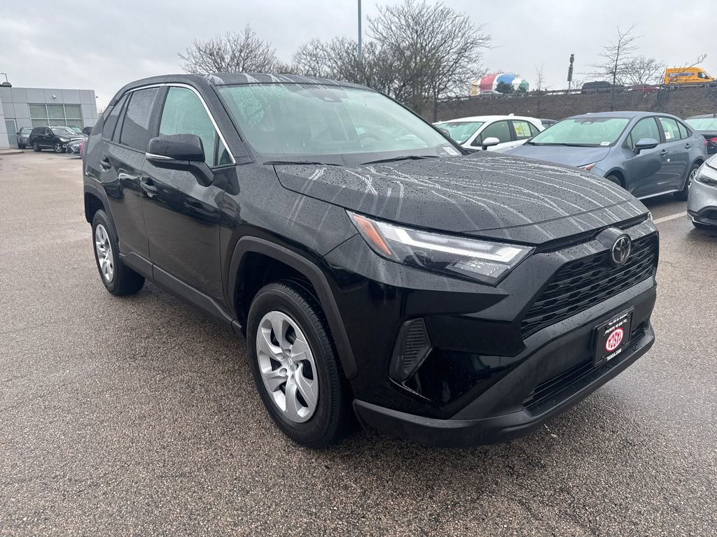 Used 2024 Toyota RAV4 LE image 9