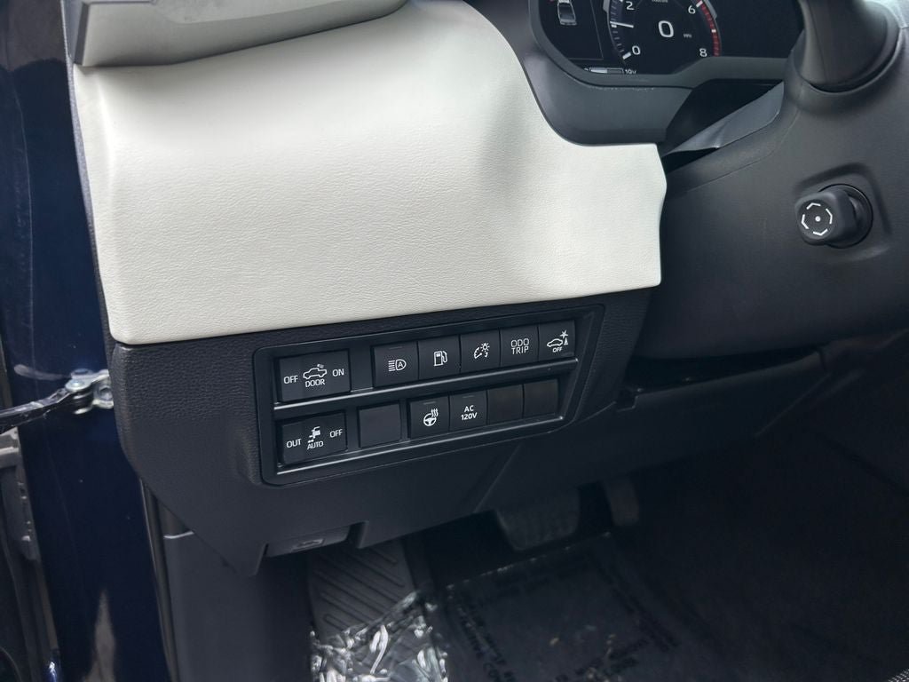 Used 2024 Toyota Tundra Capstone AWD/4WD image 19