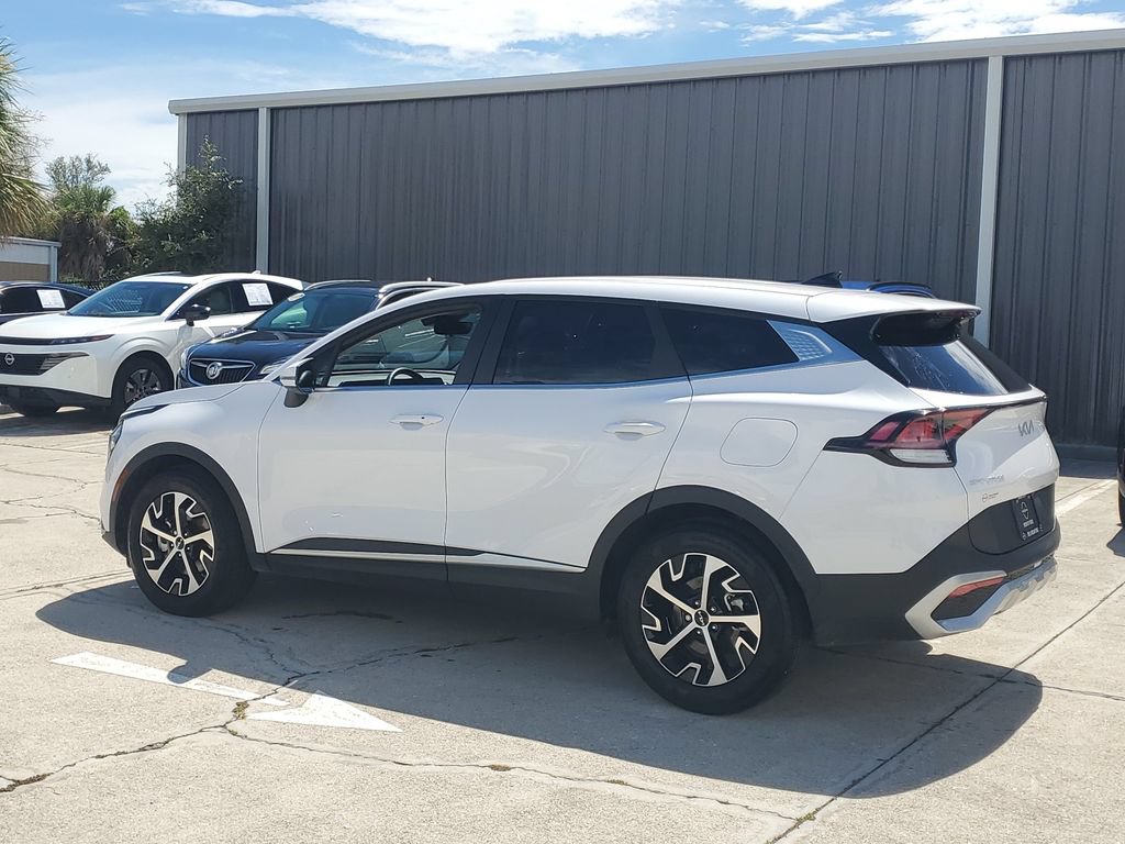 Used 2025 Kia Sportage EX FWD image 3