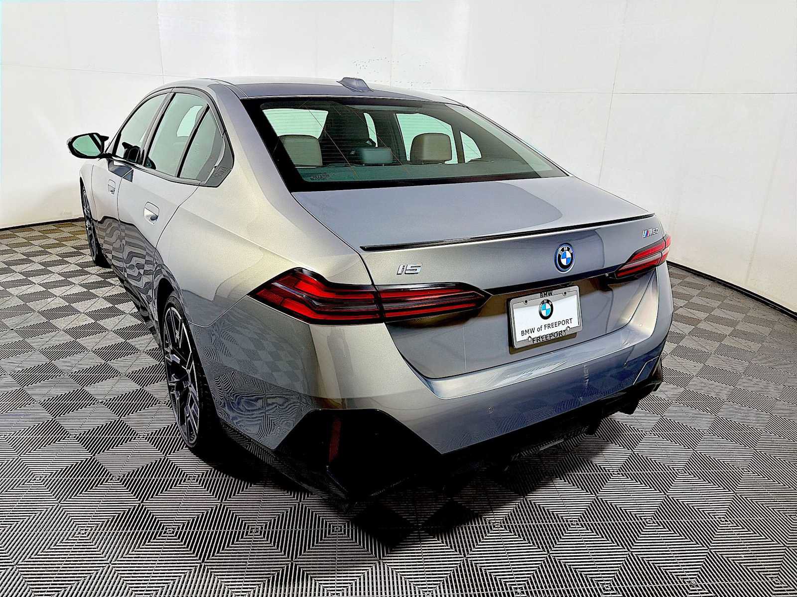 Used 2024 BMW i5 M60 w/ Premium Package image 5