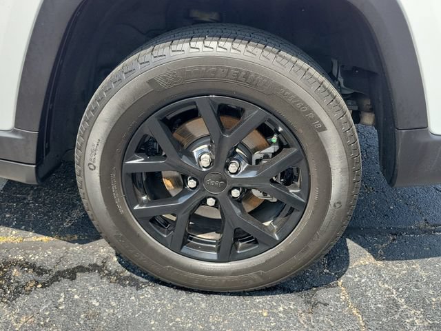 Used 2024 Jeep Grand Cherokee Altitude AWD/4WD image 7