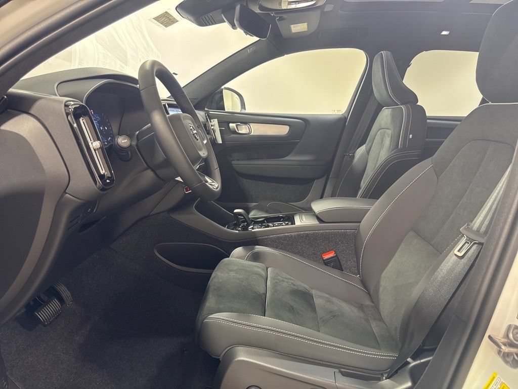 New 2026 Volvo XC40 B5 Ultra w/ Climate Package AWD/4WD image 19