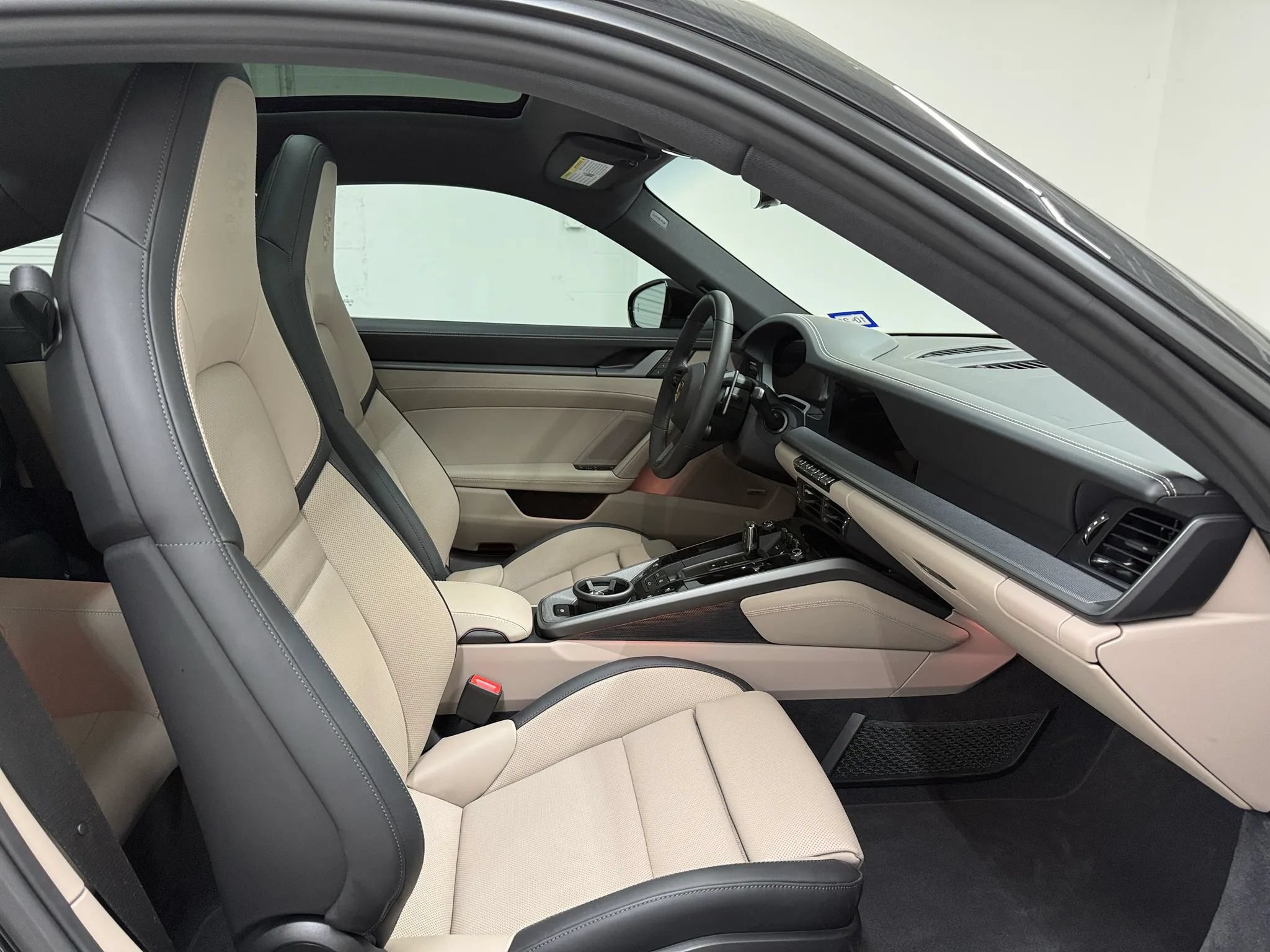 Used 2025 Porsche 911 Carrera RWD image 60