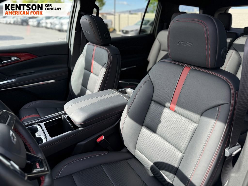 Used 2025 Chevrolet Traverse RS w/ LPO, Floor Liner Package image 35