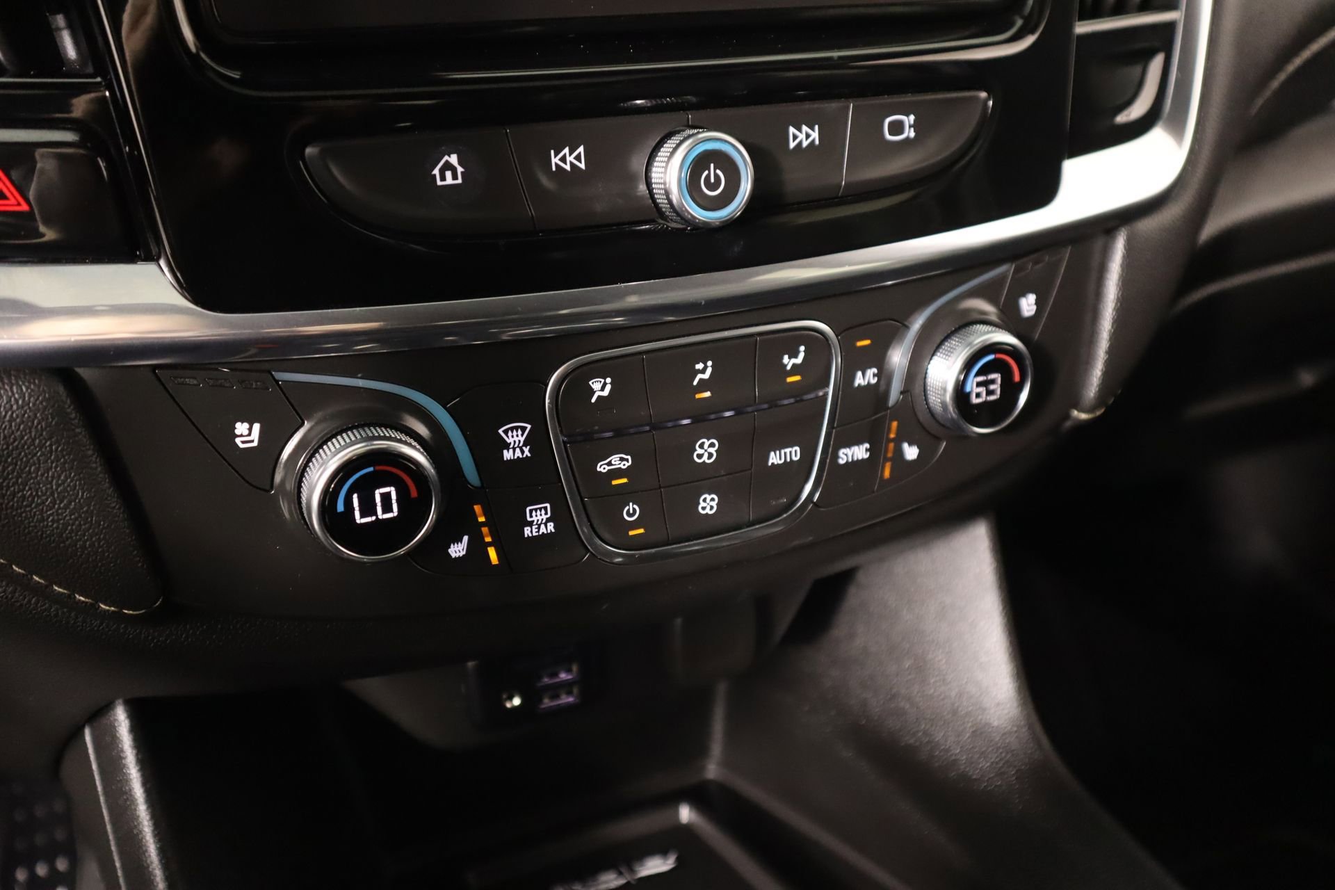 Used 2023 Chevrolet Traverse Premier w/ Redline Edition image 7