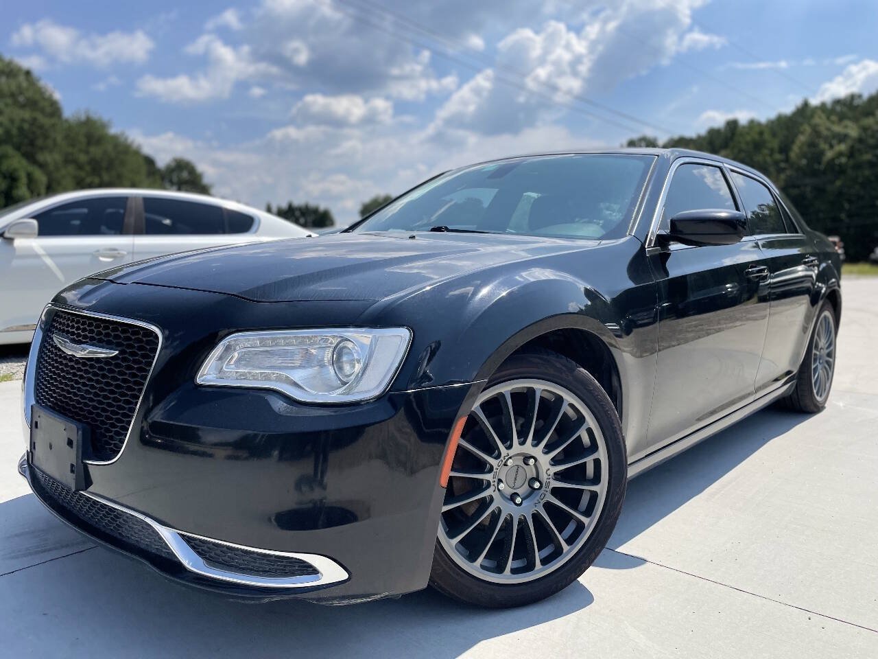 Used 2017 Chrysler 300 Limited RWD image 3