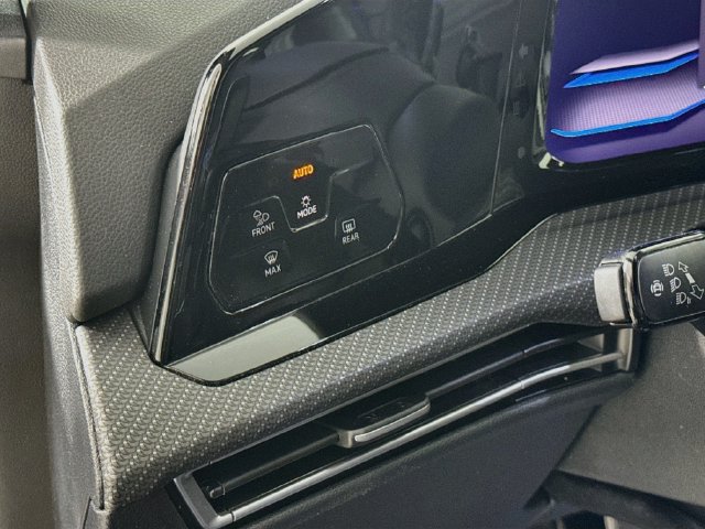 Used 2024 Volkswagen Golf R AWD/4WD image 10
