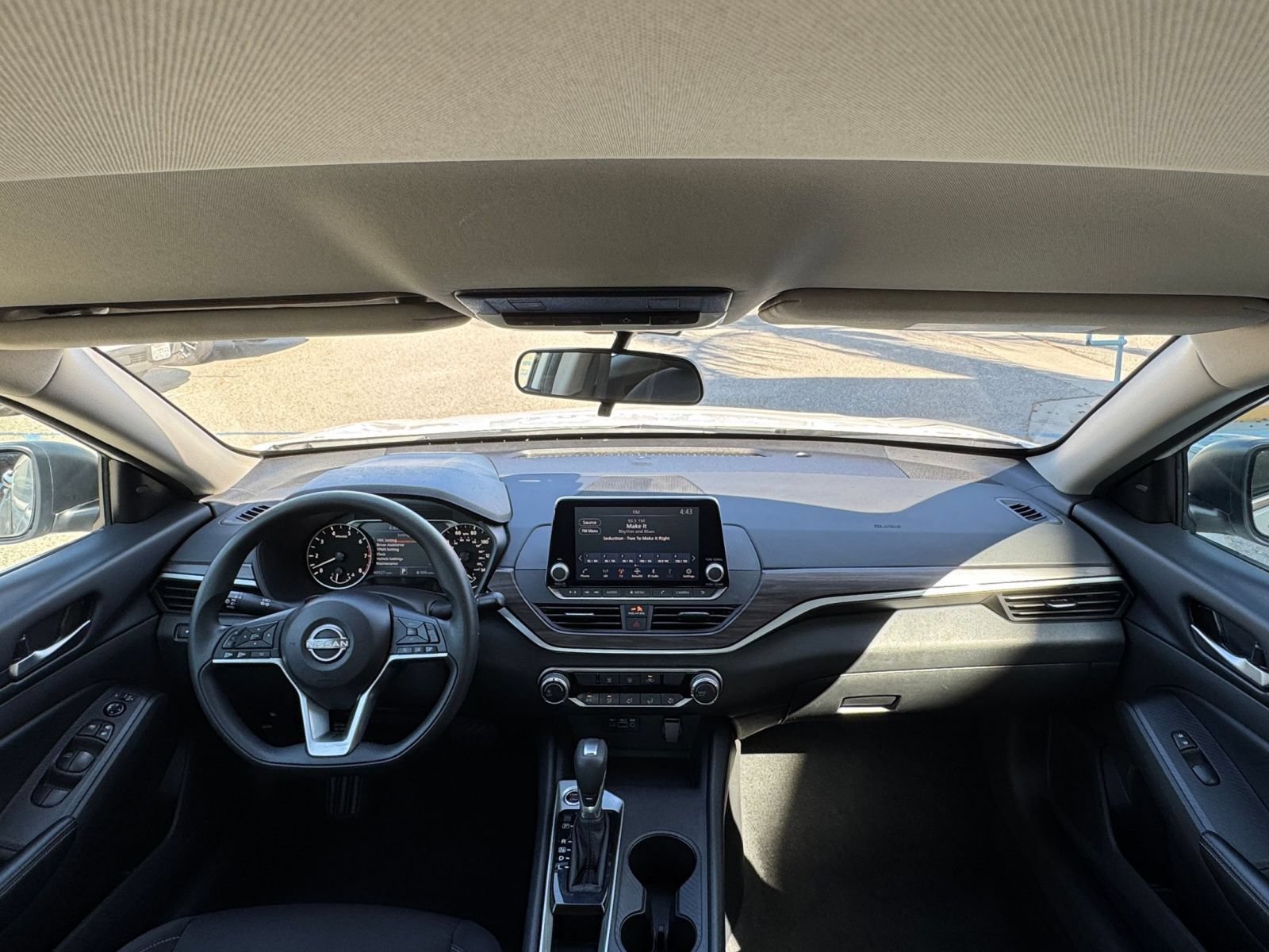 Used 2025 Nissan Altima 2.5 SV FWD image 34