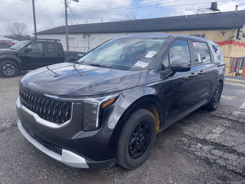 Used 2025 Kia Carnival image 1