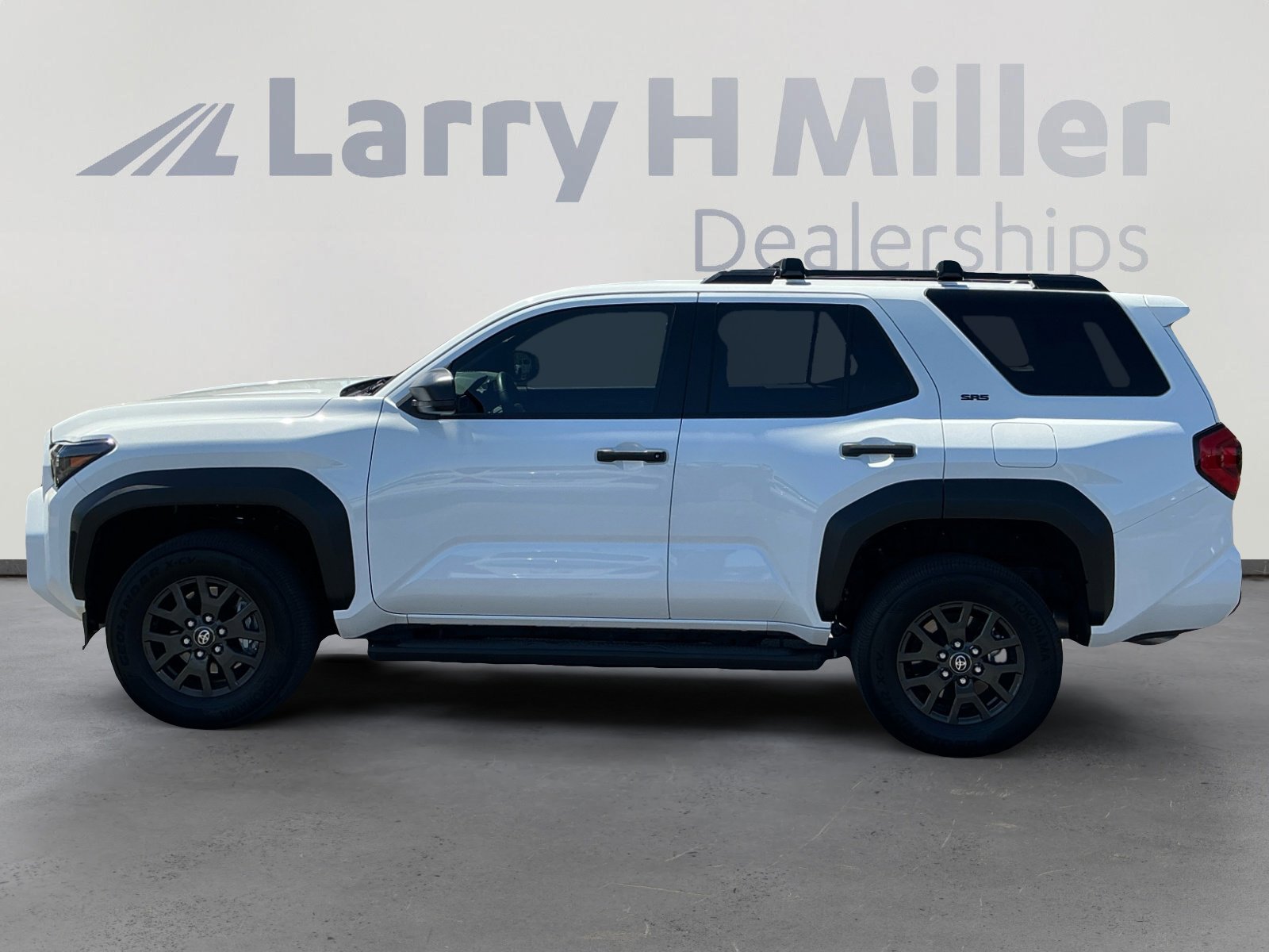 Certified 2025 Toyota 4Runner SR5 AWD/4WD image 2