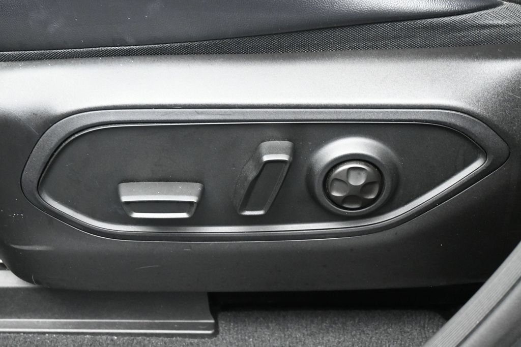 Used 2022 Jeep Grand Cherokee L Limited RWD image 12
