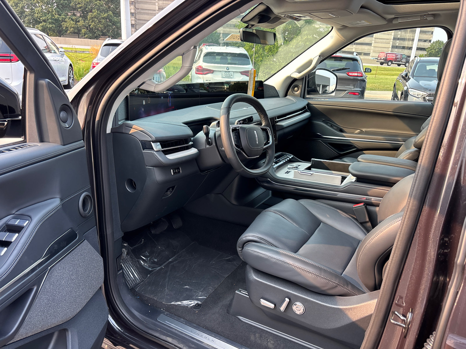 New 2027 Lincoln Navigator Reserve AWD/4WD image 24