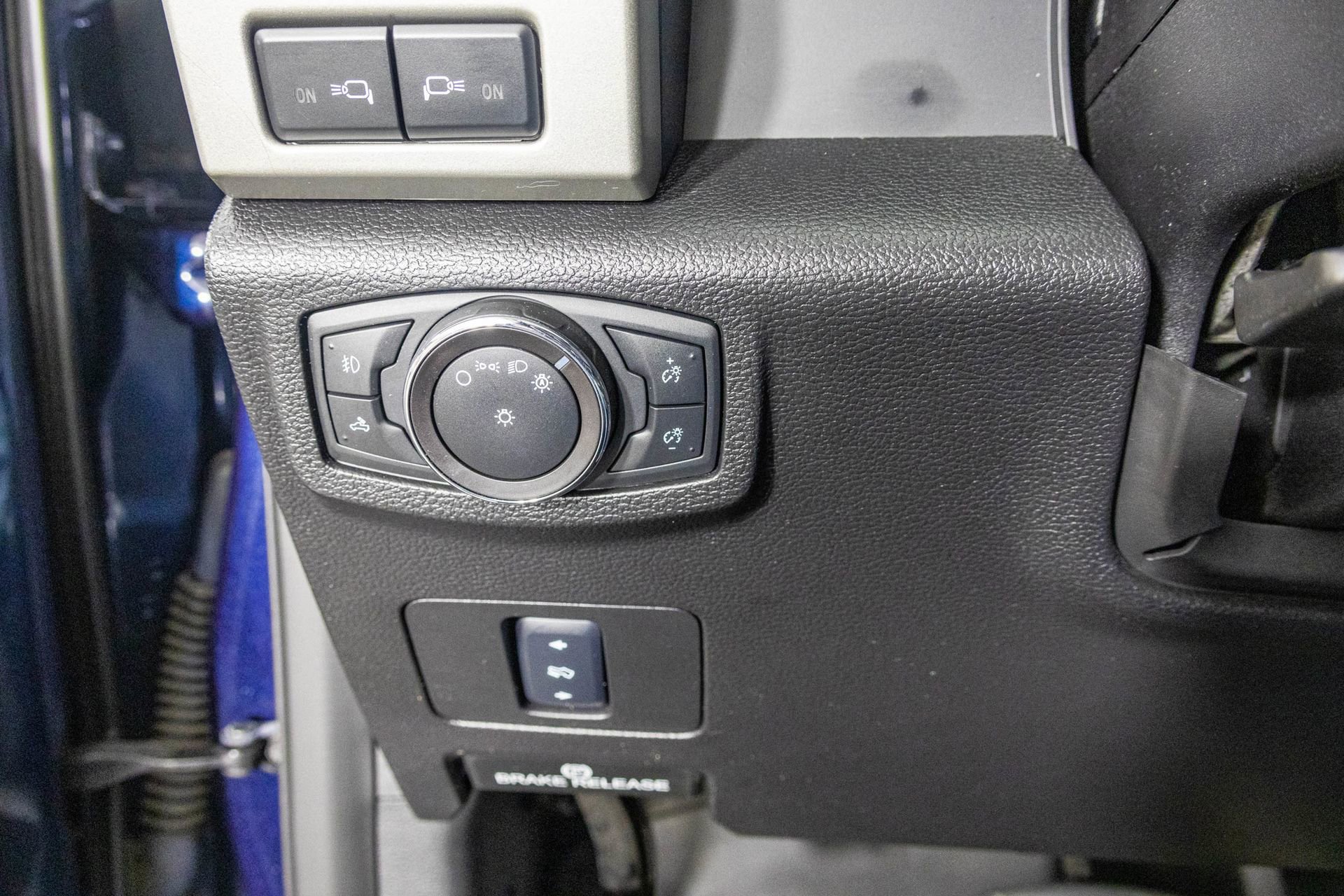 Used 2018 Ford F250 Lariat w/ Chrome Package image 32