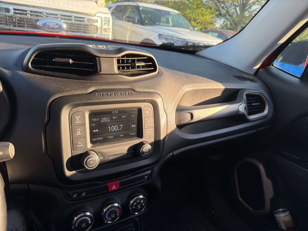 Used 2017 Jeep Renegade Latitude w/ Cold Weather Group AWD/4WD image 6