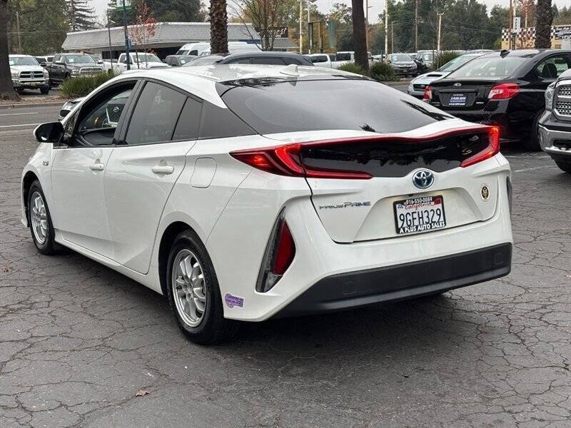 Used 2019 Toyota Prius Prime Premium w/ Carpet Mat Package FWD image 4