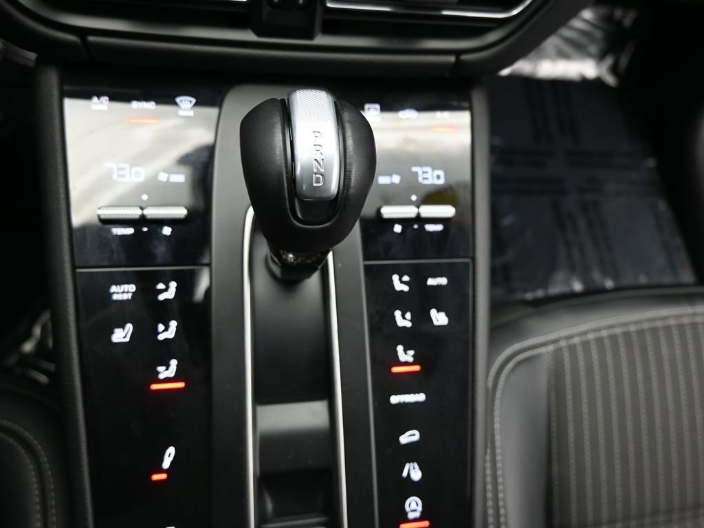 Used 2024 Porsche Macan Turbo image 38