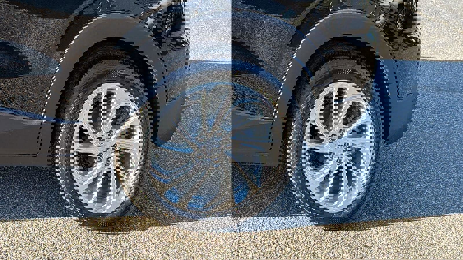 New 2027 Chevrolet Bolt LT w/ Comfort Package image 9