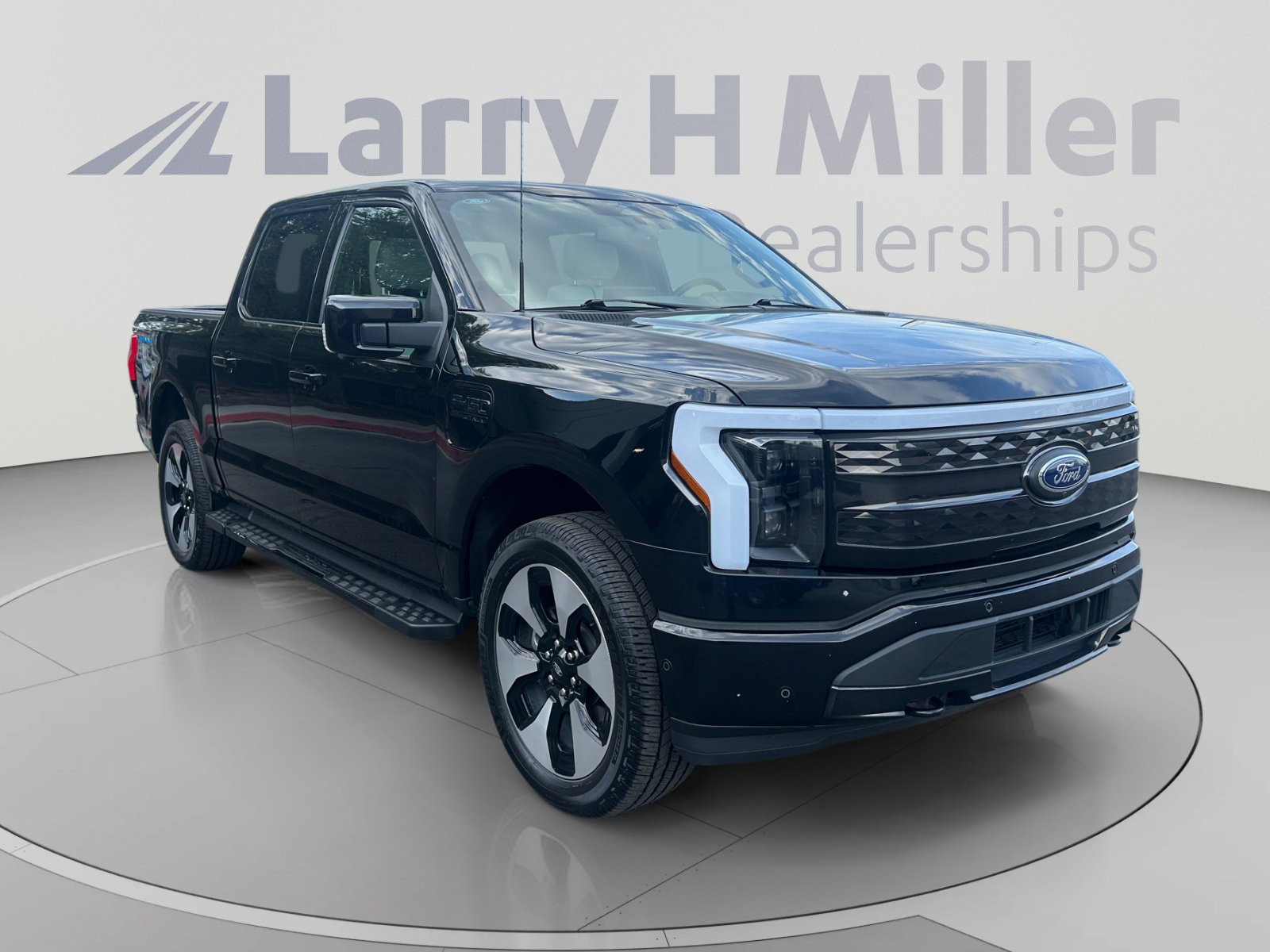 Certified 2023 Ford F150 Lightning Platinum AWD/4WD image 7