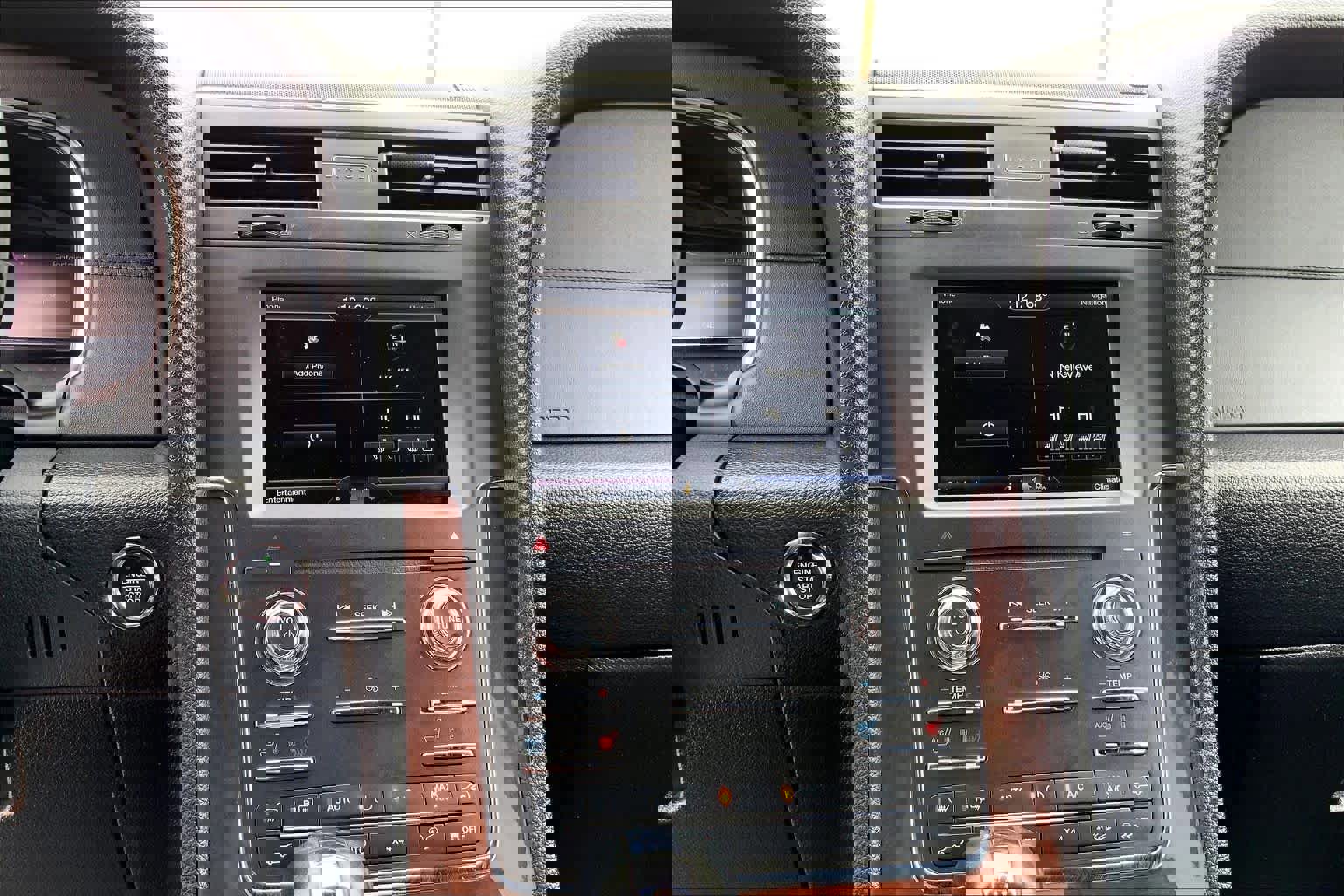 Used 2015 Lincoln Navigator 4WD image 30