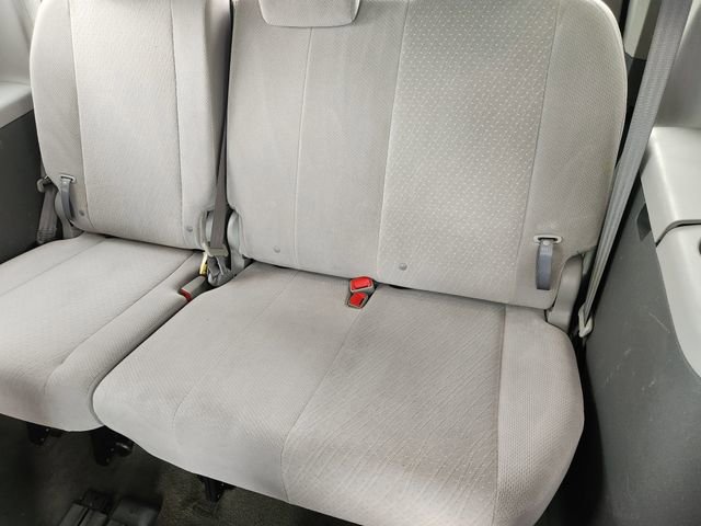 Used 2017 Toyota Sienna LE image 23