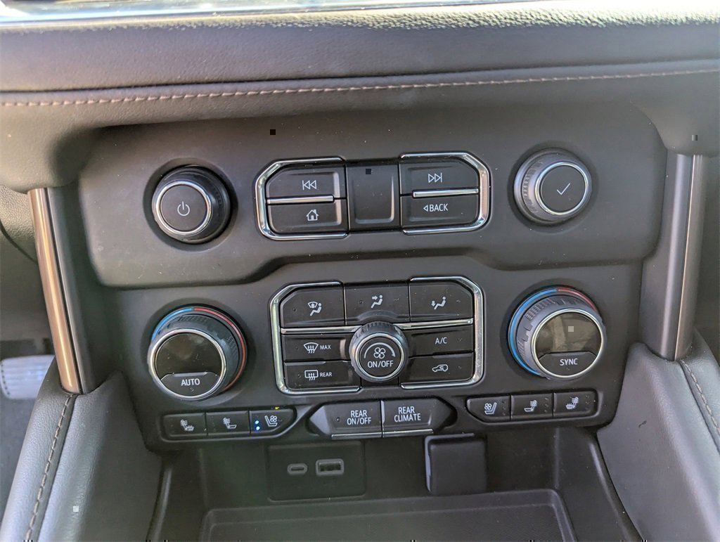 Used 2023 Chevrolet Suburban High Country image 24