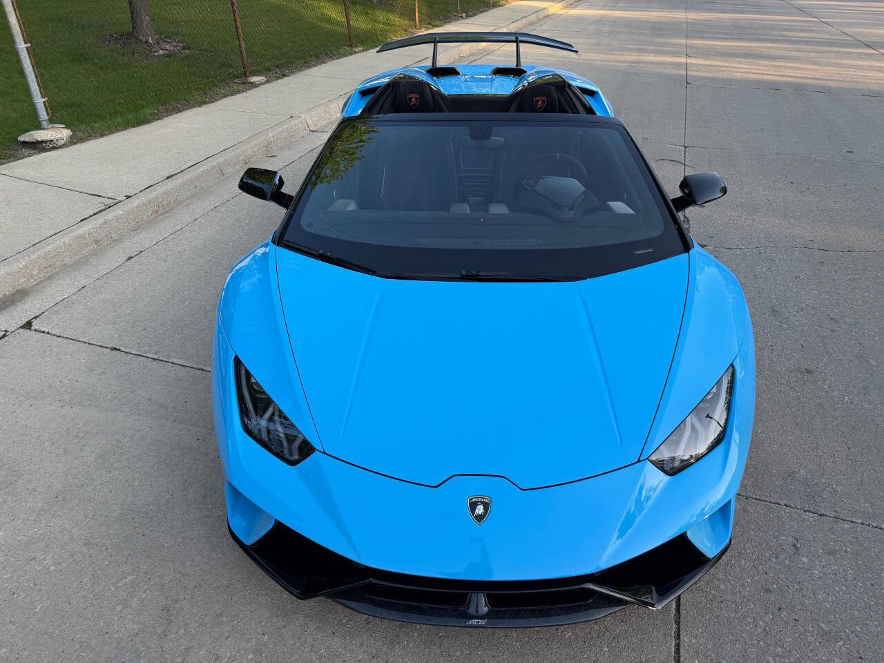 Used 2018 Lamborghini Huracan Performante AWD/4WD image 2